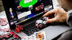Filipino player accessing 7spins live casino on a mobile phone
